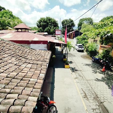 The Landing Hotel And Restaurant Moyogalpa Buitenkant foto