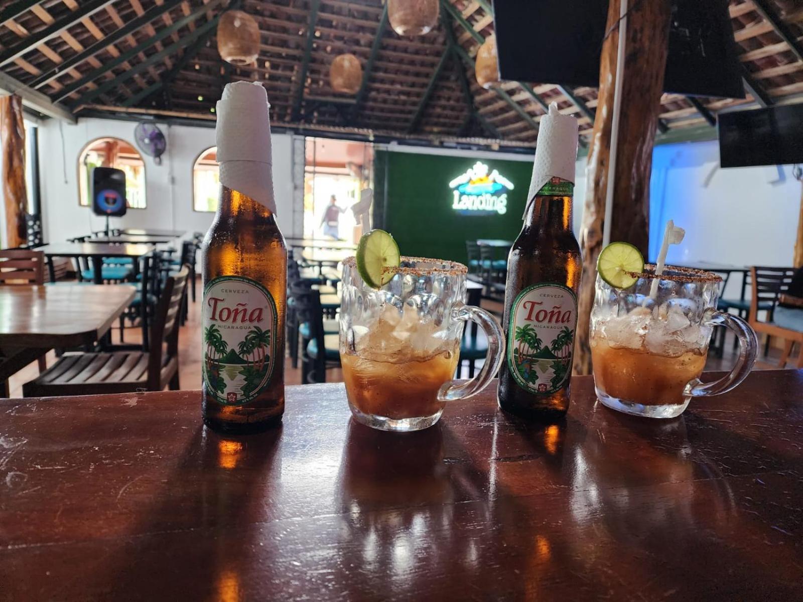 The Landing Hotel And Restaurant Moyogalpa Buitenkant foto