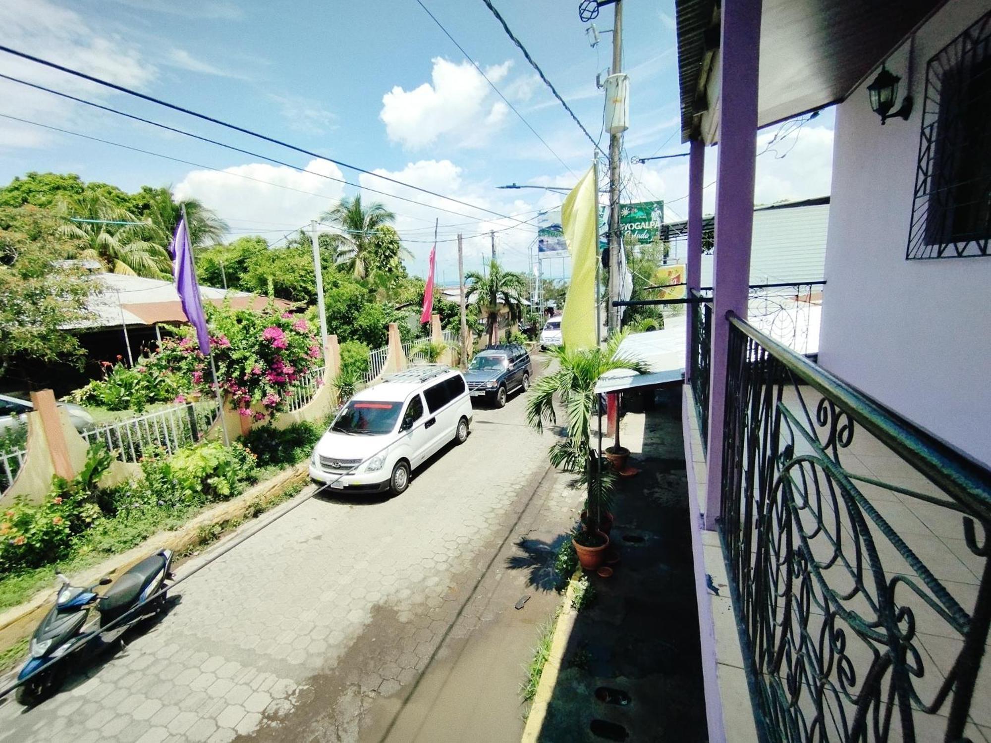 The Landing Hotel And Restaurant Moyogalpa Buitenkant foto