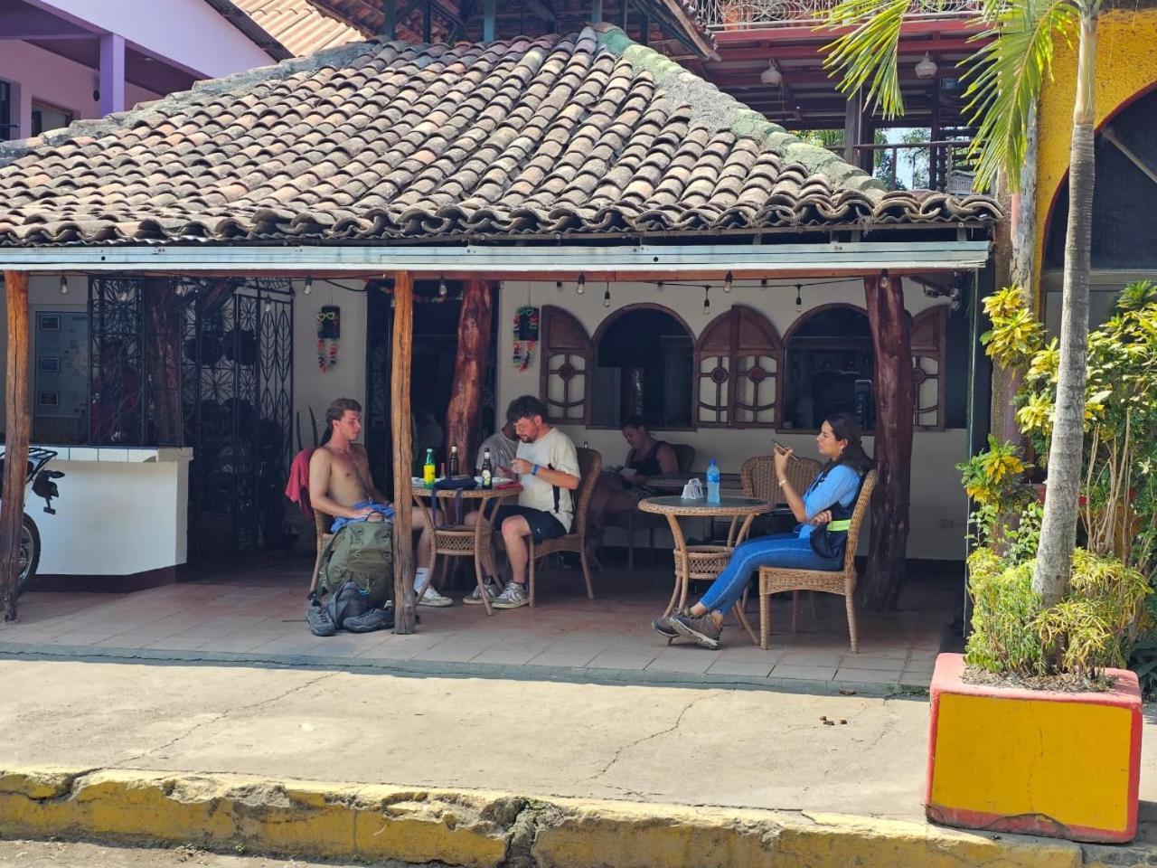 The Landing Hotel And Restaurant Moyogalpa Buitenkant foto