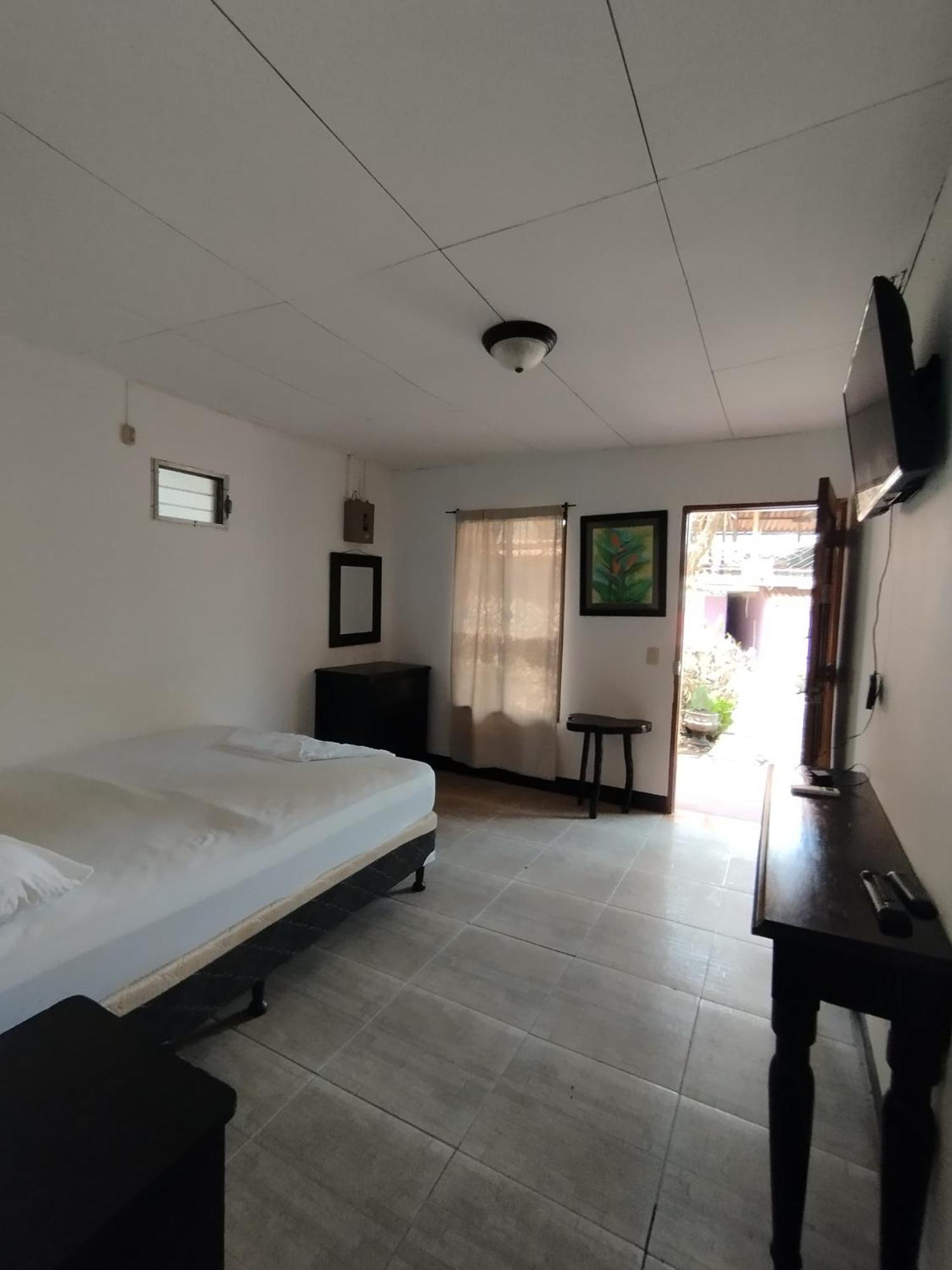 The Landing Hotel And Restaurant Moyogalpa Buitenkant foto