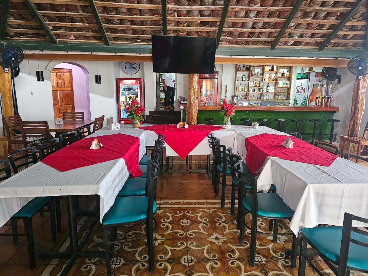The Landing Hotel And Restaurant Moyogalpa Buitenkant foto