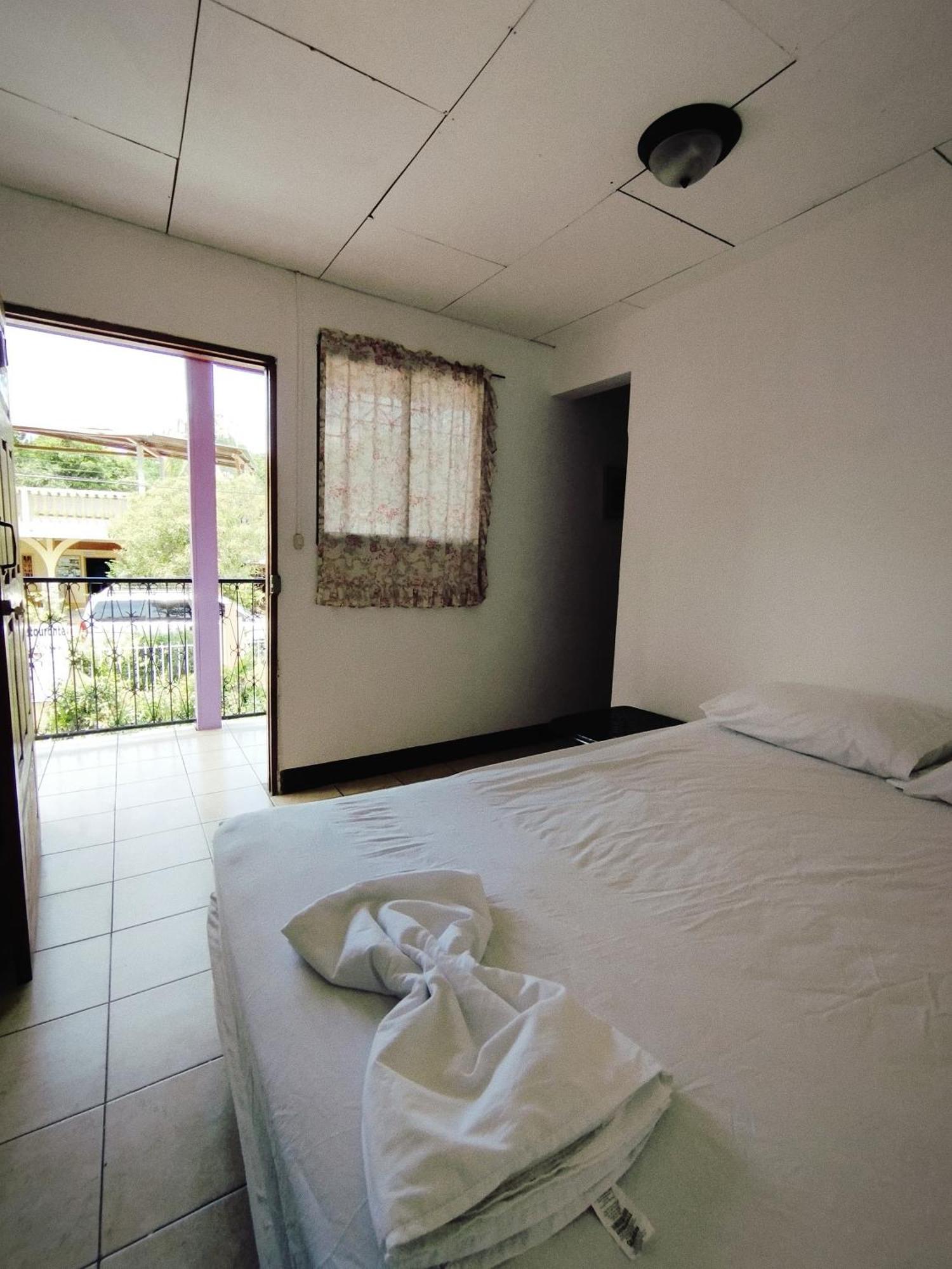 The Landing Hotel And Restaurant Moyogalpa Buitenkant foto