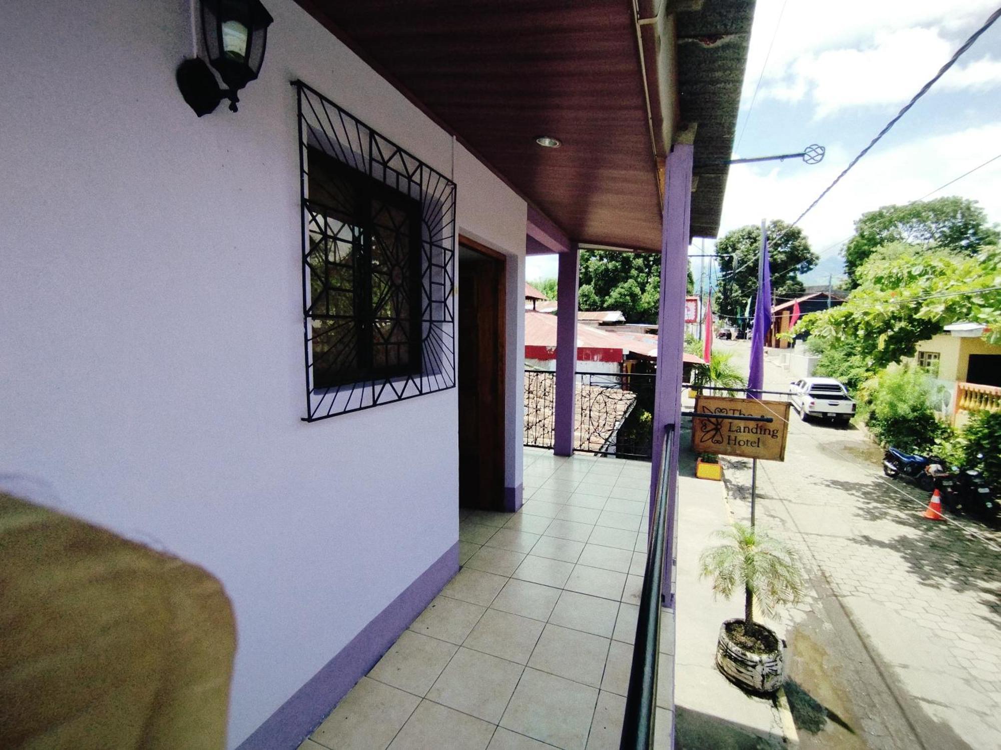 The Landing Hotel And Restaurant Moyogalpa Buitenkant foto
