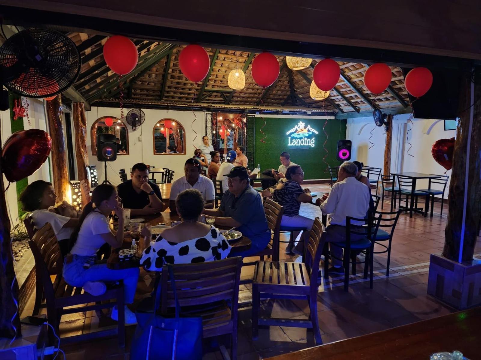 The Landing Hotel And Restaurant Moyogalpa Buitenkant foto