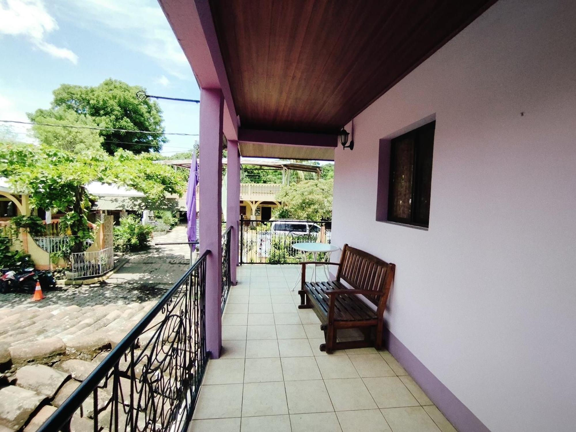 The Landing Hotel And Restaurant Moyogalpa Buitenkant foto